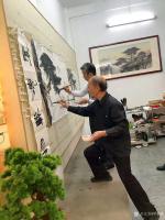 艺术家罗树辉生活:书画家朋友金鑫宇、李伟强来我工作室雅聚。泼墨挥毫,不亦乐乎。【图1】