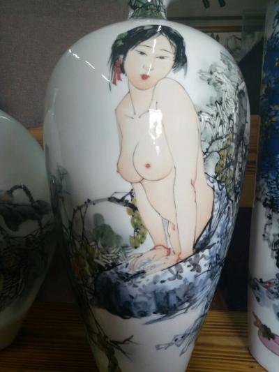 陈子华日记-很多人都认为陶瓶外的画是印刷的，却不知道很多是手绘的。【图1】