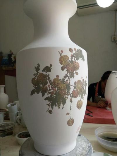陈子华日记-很多人都认为陶瓶外的画是印刷的，却不知道很多是手绘的。【图6】