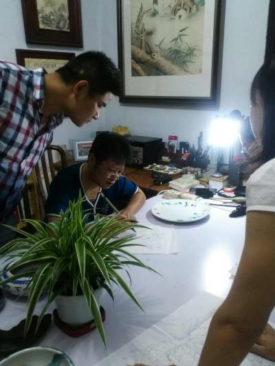 杨国钧生活-给学生上课。和四川省诗书画院师生教学成果展览会上。【图1】