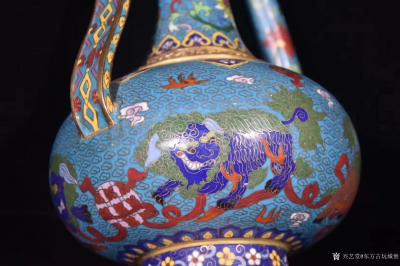 东方古玩城堡收藏:清代“乾隆年制”款铜胎珐琅彩执壶、精湛满掐丝工艺 