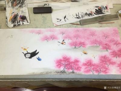 魏建军日记-新创作了国画《三生三世十里桃花香》，桃花盛开的地方，这是一副蝴蝶桃花图，谁拥有这【图2】