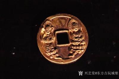 东方古玩城堡收藏-清代“淳化元宝”金币一枚，两尊佛像神态逼真，栩栩如生，铸造一流，字如斧凿清晰，收【图2】