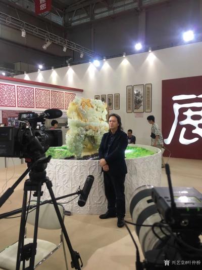 叶仲桥收藏-10月20日上午以云浮艺术名家的身份接受广东电视传媒拍摄的《云浮之光》的拍摄，云【图1】