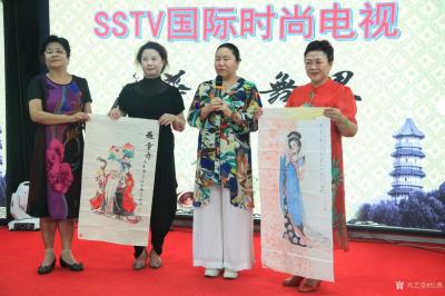 任燕荣誉-画家任南熹接受国际时尚电视台采访录制,2019年7月24日。【图2】