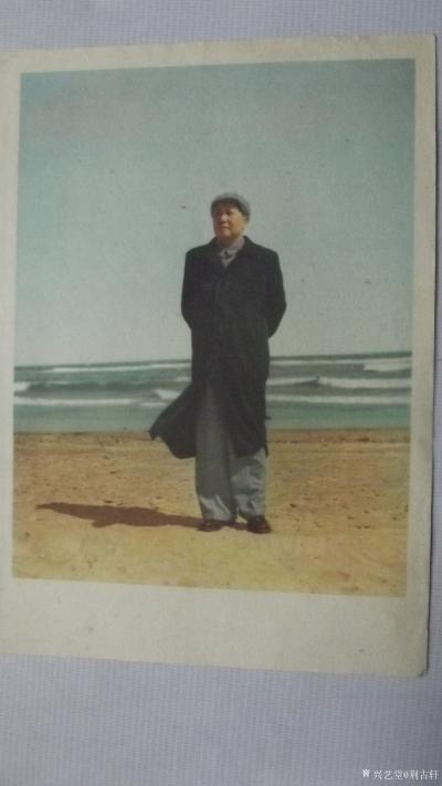 荆古轩收藏-五、六、七十年代我们的伟人毛泽东老照片。
  这些不同规格的老画片来自我收藏的【图18】