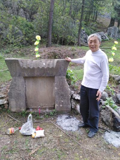 陈祖松生活-清明节祭祖扫墓。【图5】