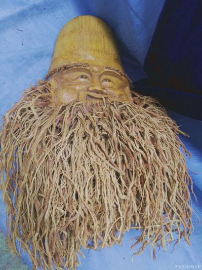 荆古轩收藏-收藏八九十年代的老竹根雕——此人物寿星竹雕工法精到，开脸生动，借用天然的竹根取其【图2】